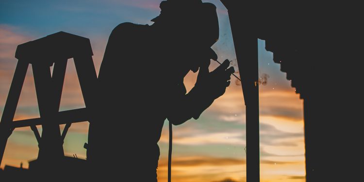 apprenticeship-completions-down