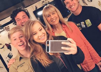 Gen-z-support-school-phone-ban