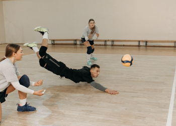 Are Individual Or Team Sports Better For Teens?